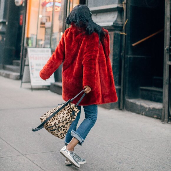 💖💥SHOWSTOPPER!💖💥 Luxurious Heavy Faux Fox Fur Coat in Red - Picture 5 of 16